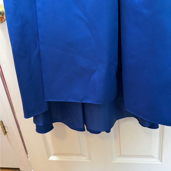 Adrianna Papell High School  stunning ultra blue high-low cocktaill dress. 👗 - Picture 6 of 17